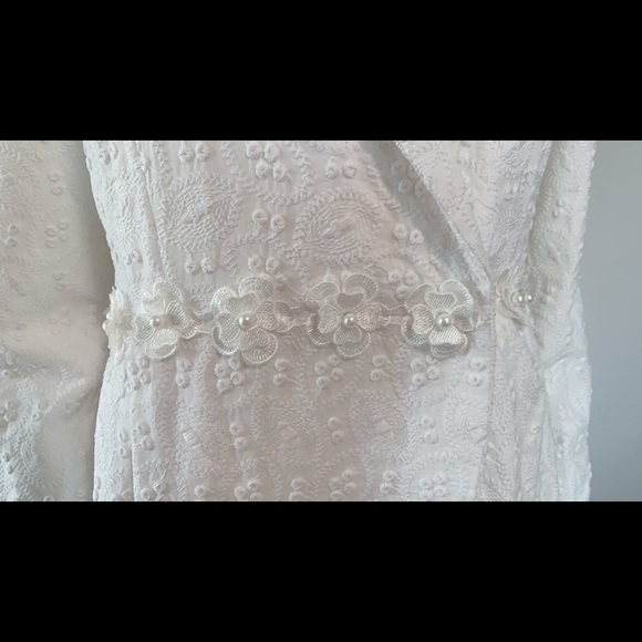 White Dubai cotton embroidered Abaya - Picture 2 of 6